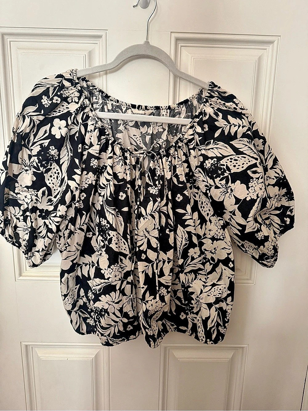Lucky Brand Short Sleeve Bubble Top Floral Blouse Black & Cream Size XL
